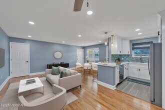 75 Wharfside Dr in Monmouth Beach, NJ - Building Photo - Building Photo