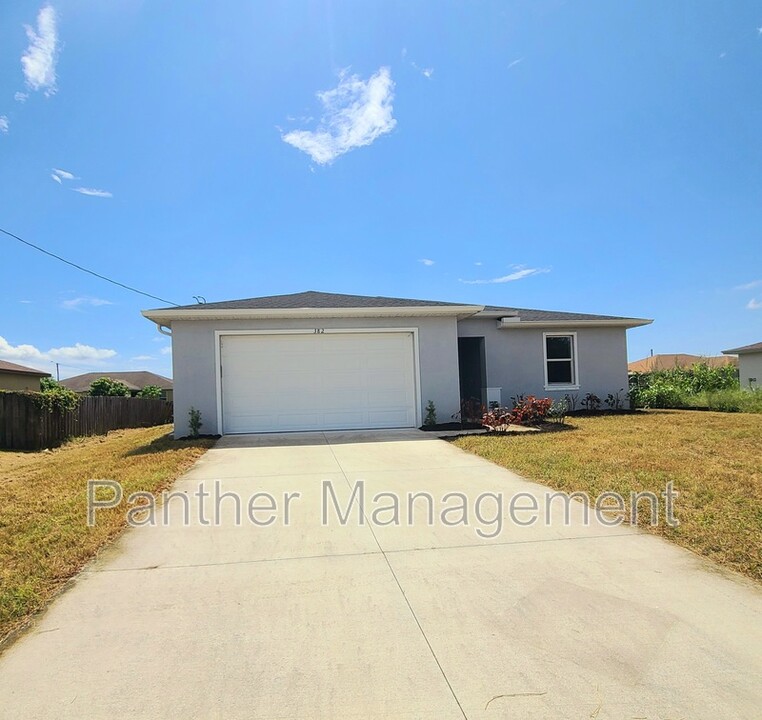 382 Poplar St in Lehigh Acres, FL - Building Photo