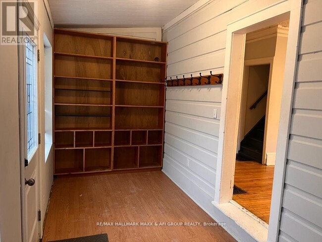 61 Wellington St E in Aurora, ON - Building Photo - Building Photo