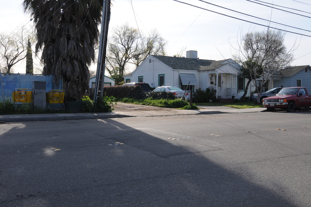 2322 Holly Dr in Tracy, CA - Foto de edificio