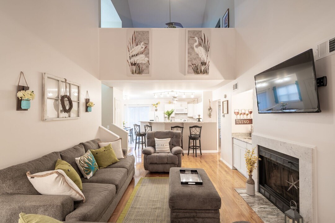 1356 Glenns Bay Rd in Surfside Beach, SC - Building Photo