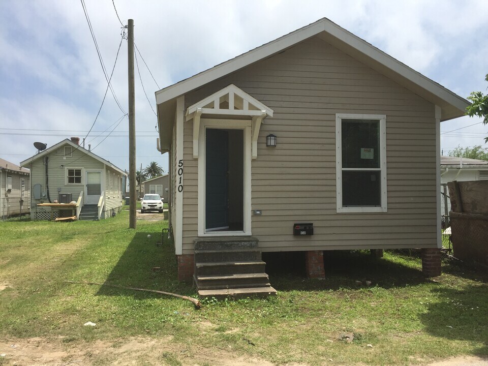 5010 Avenue L Rear Photo