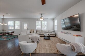 7405 Buchholz St in Austin, TX - Building Photo - Building Photo