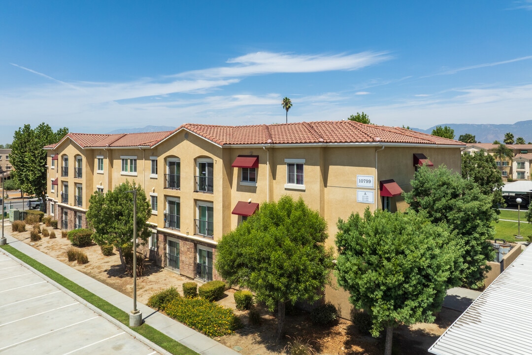 Loma Linda Commons in Loma Linda, CA - Foto de edificio