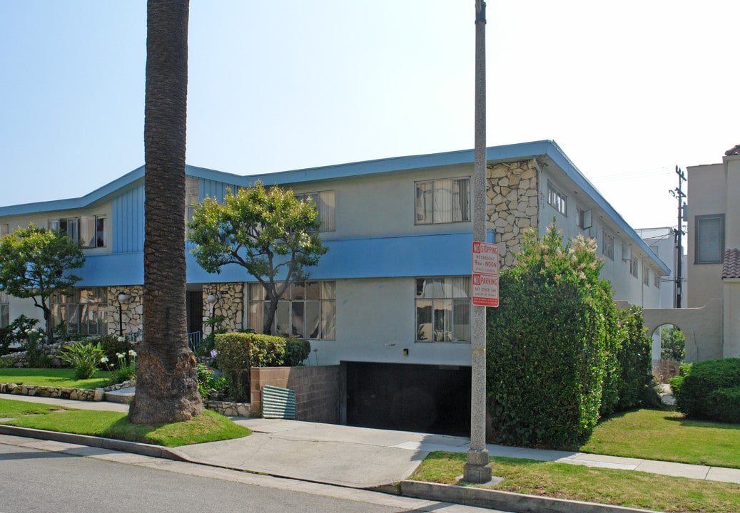 130 N Hamilton Dr in Beverly Hills, CA - Building Photo