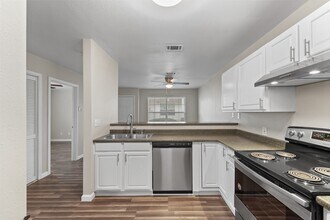 44422 US-290 BUS in Prairie View, TX - Building Photo - Building Photo