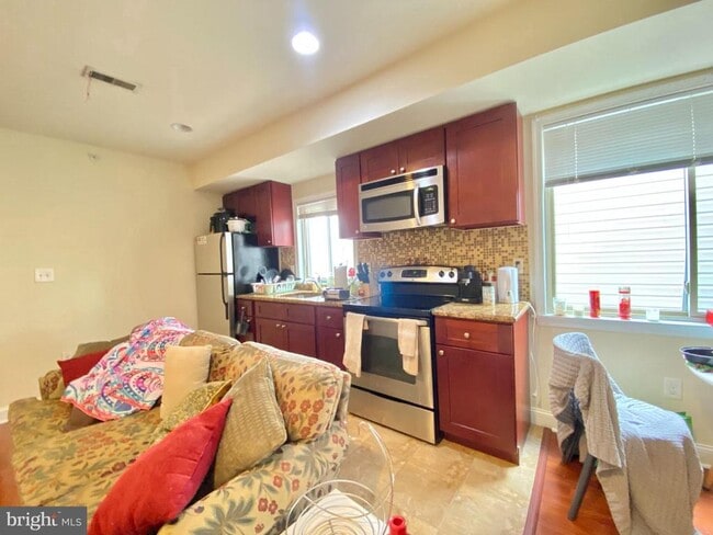 property at 1417 N 17th St