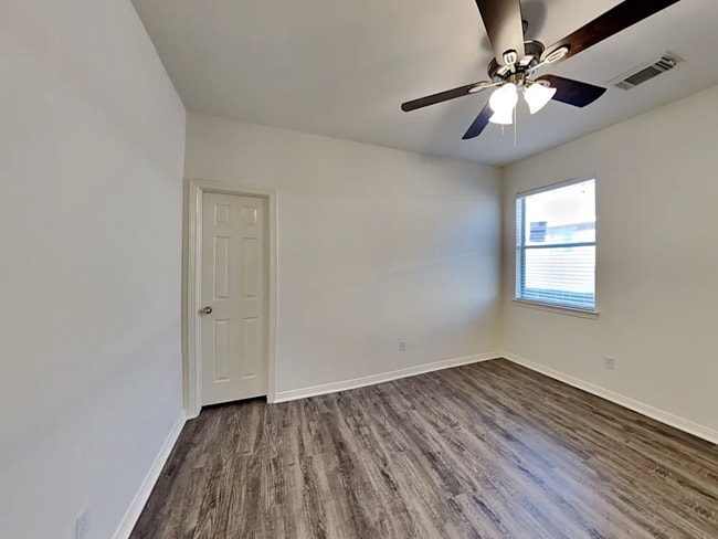 410 Drake Ln in League City, TX - Building Photo - Building Photo