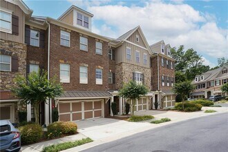 949 Opelousas Way in Sandy Springs, GA - Foto de edificio - Building Photo