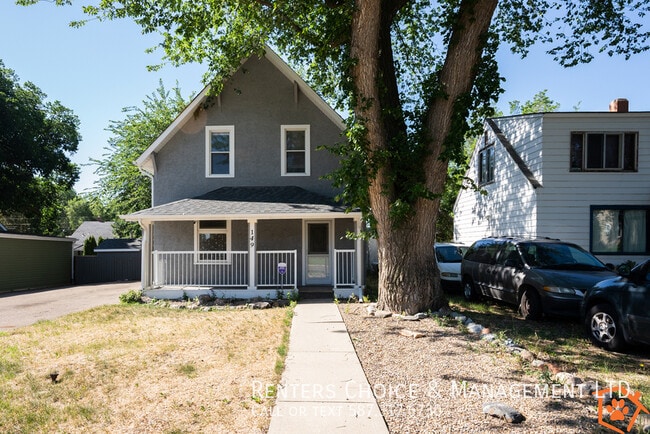 property at 149-148 8 St SE