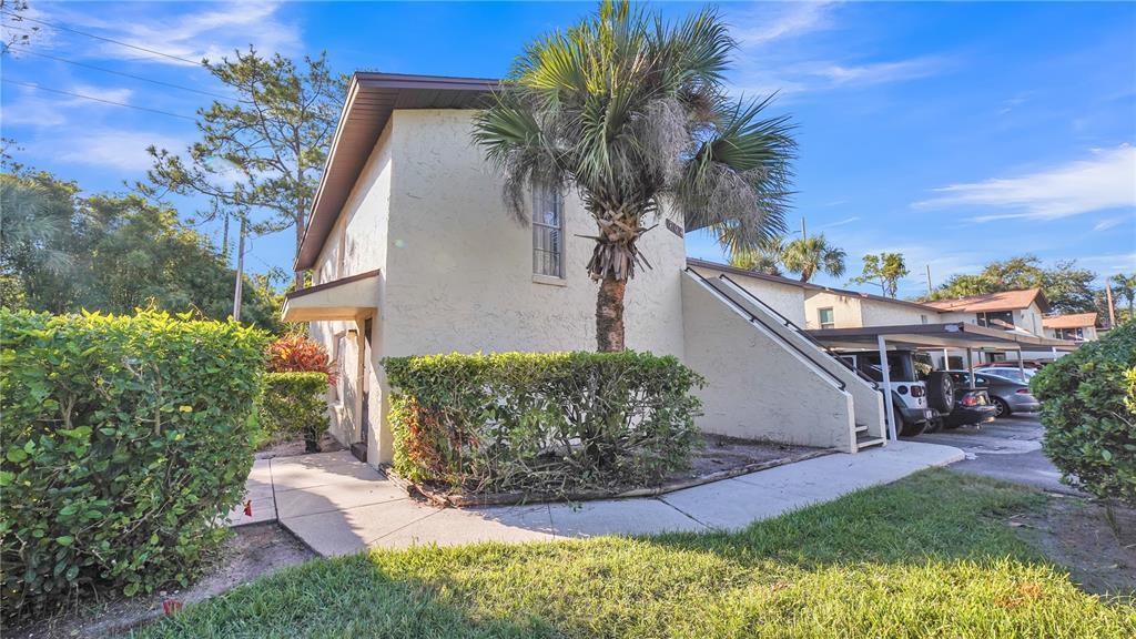 501 E Bay Dr in Largo, FL - Foto de edificio