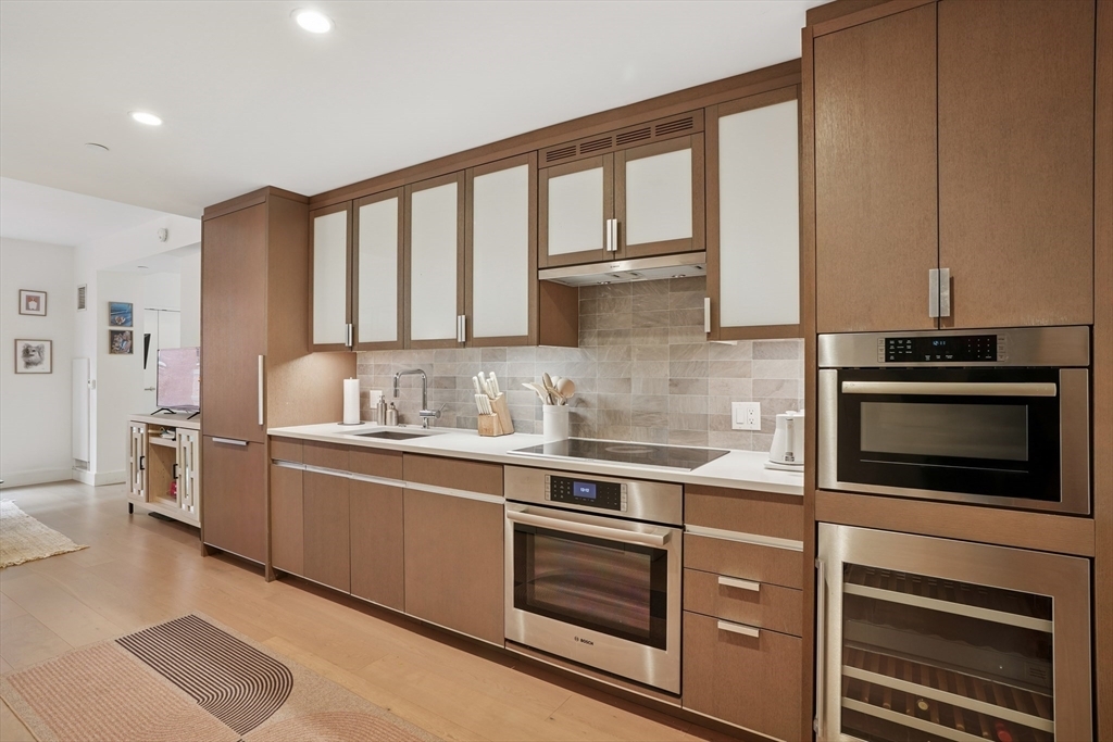 100 Lovejoy Wharf, Unit 1 in Boston, MA - Foto de edificio