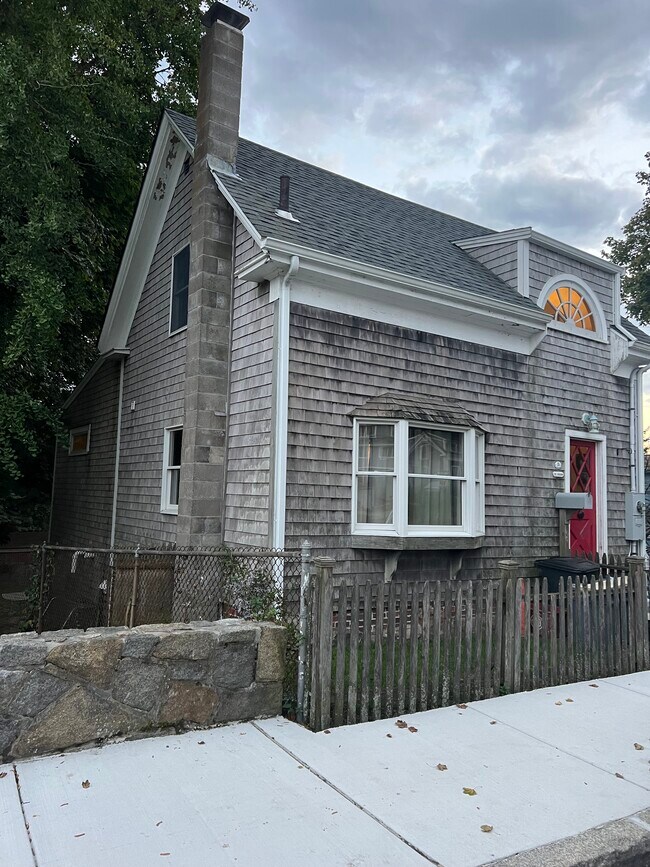 25 Eastern Ave in Gloucester, MA - Building Photo - Building Photo