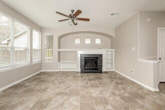 130 S Flickering Sun Cir in The Woodlands, TX - Building Photo - Building Photo