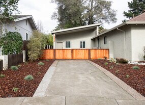 2246 Morlan Dr in Napa, CA - Building Photo