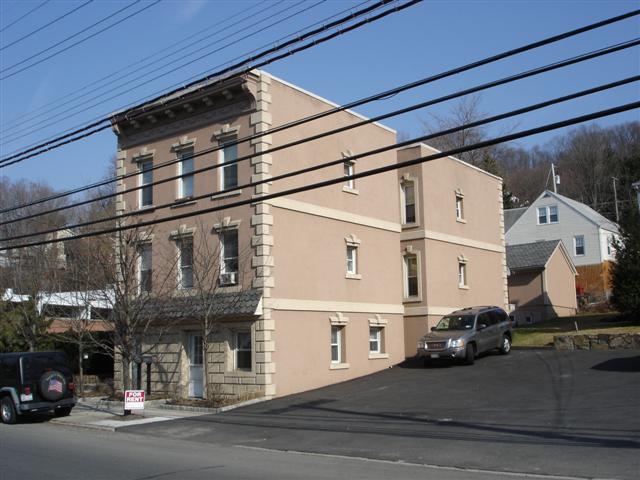 752 Commerce St in Thornwood, NY - Foto de edificio - Building Photo