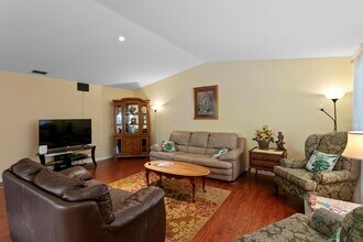 1343 Highland Ave NW in Tarpon Springs, FL - Building Photo - Building Photo