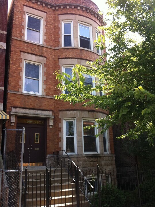 2703 W Haddon Ave in Chicago, IL - Building Photo