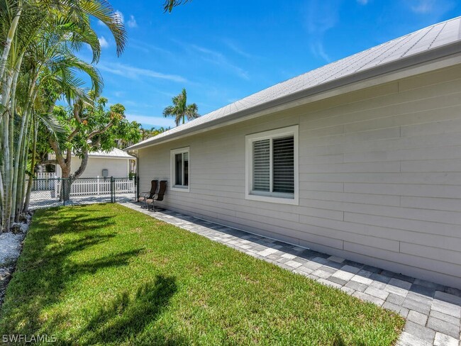 740 5th Ave N in Naples, FL - Building Photo - Building Photo