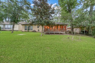 284 Colonial Ct in Conroe, TX - Building Photo - Building Photo