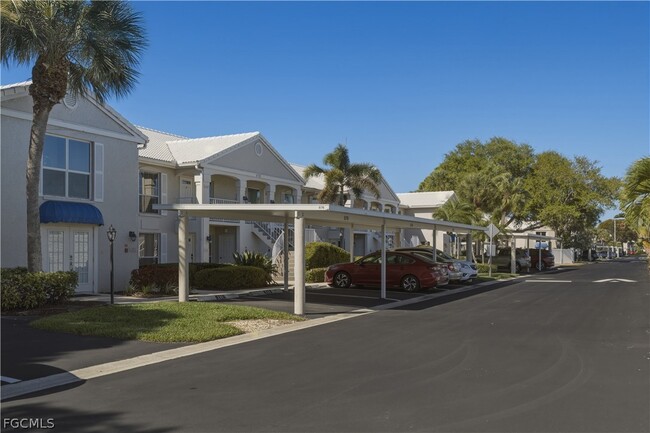 876 Gulf Pavillion Dr in Naples, FL - Building Photo - Building Photo