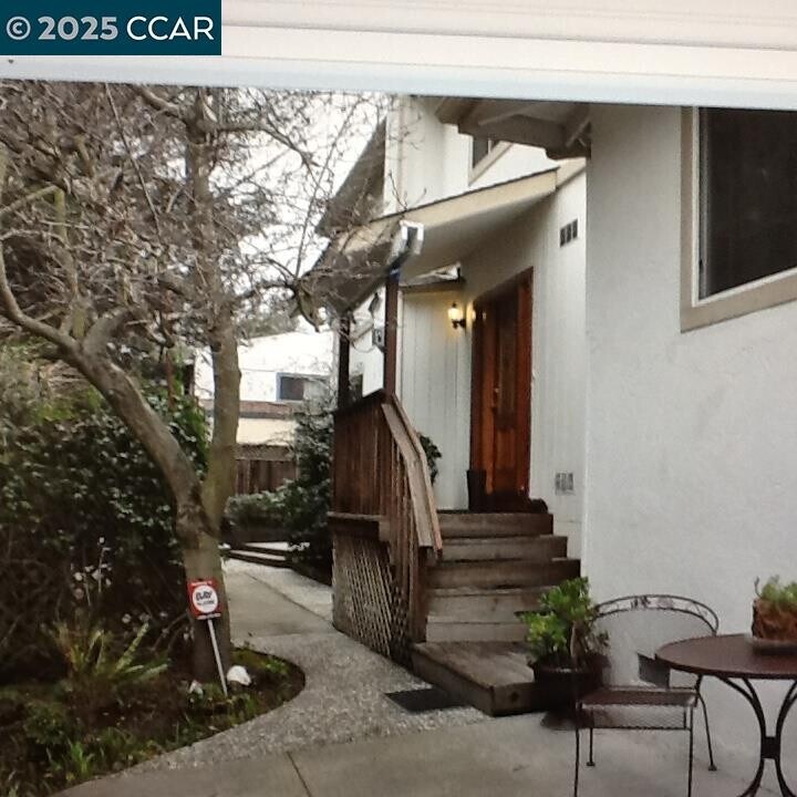 1355 Springbrook Rd in Walnut Creek, CA - Building Photo