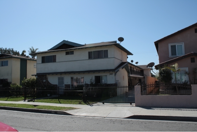 3536 Los Flores Blvd in Lynwood, CA - Building Photo