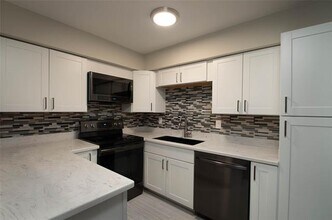 5315 Fleetwood Oaks Ave in Dallas, TX - Building Photo - Building Photo