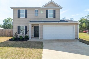 304 Irish Ct in Phenix City, AL - Building Photo