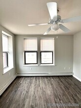 8 Portland St, Unit 408 in Worcester, MA - Foto de edificio - Building Photo