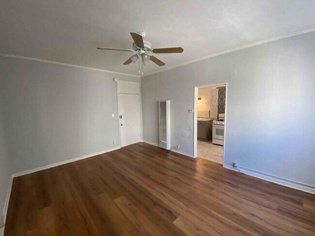 628 E Elk Ave, Unit 304 in Glendale, CA - Building Photo - Building Photo