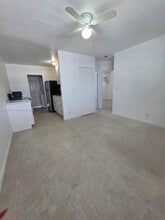 511 NW 4th Ave in Hallandale Beach, FL - Building Photo - Building Photo
