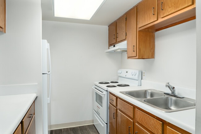 Stonebridge Manor Senior Adult Apartments in Norfolk, VA - Building Photo - Interior Photo