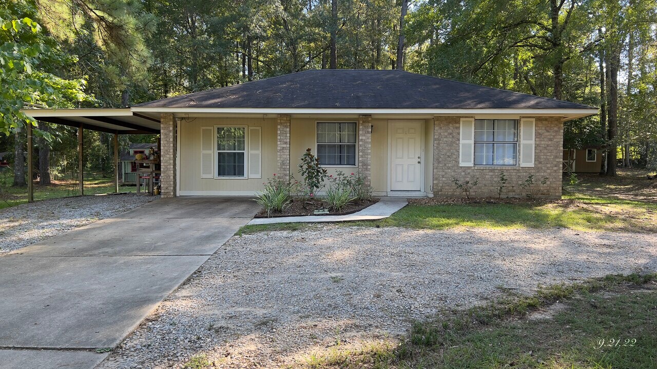 161 Castor Plunge Rd in Woodworth, LA - Building Photo