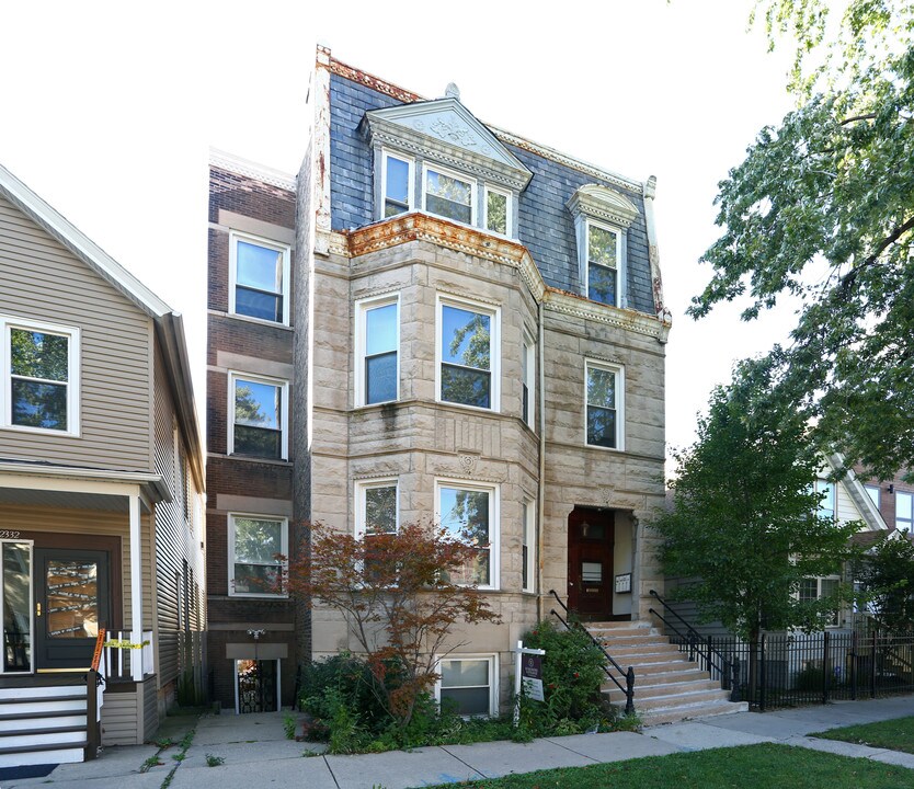 2336 N Maplewood Ave in Chicago, IL - Building Photo