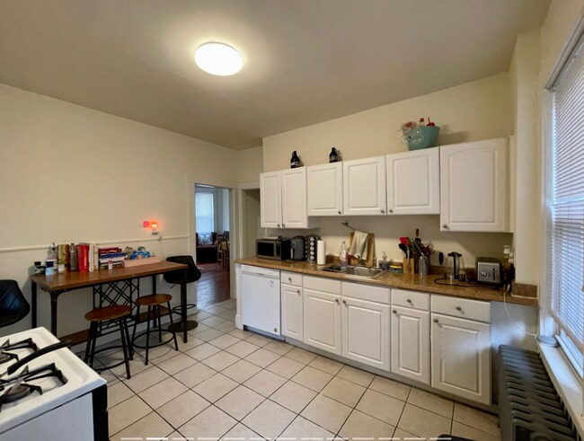 162 Kelton St, Unit 2 in Boston, MA - Foto de edificio - Building Photo