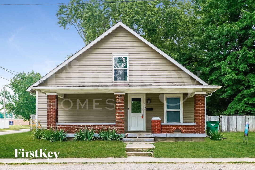 109 Franklin St in Edinburgh, IN - Building Photo