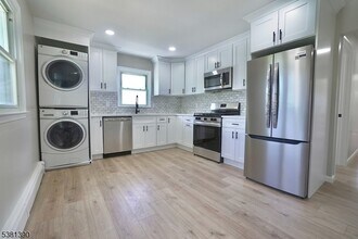 467 Hobson Ave in Saddle Brook, NJ - Building Photo - Building Photo