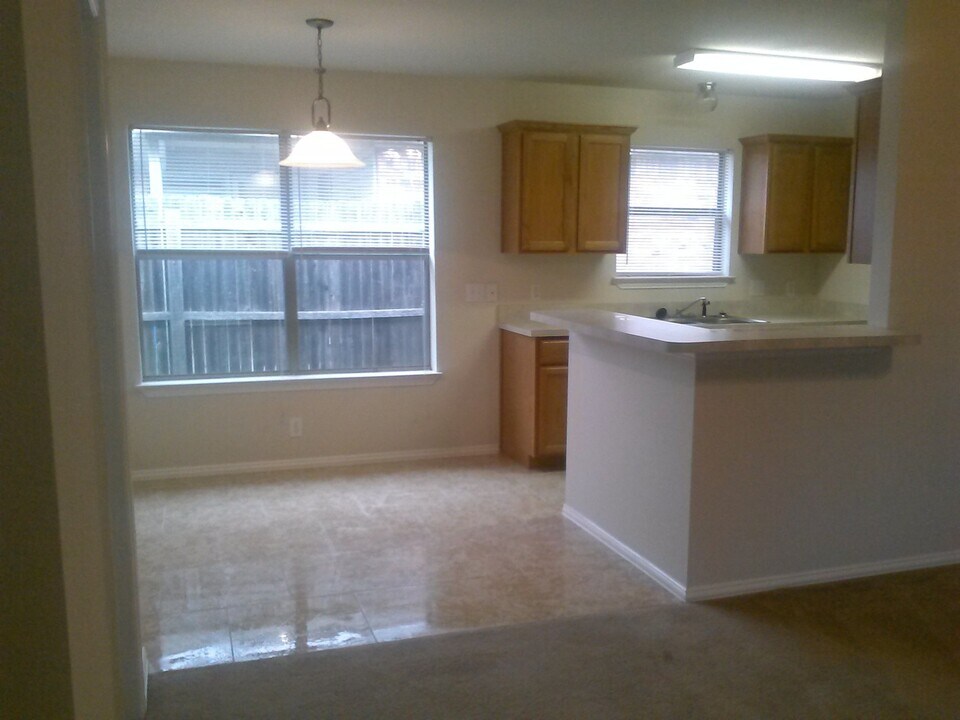 2908 James in Granbury, TX - Building Photo