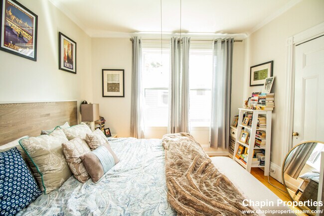 158 Cypress St in Brookline, MA - Foto de edificio - Building Photo
