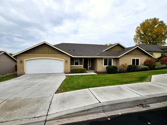 474 Charbonneau Dr in Richland, WA - Building Photo - Building Photo