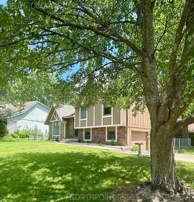 401 14th Ave N in Greenwood, MO - Building Photo - Building Photo