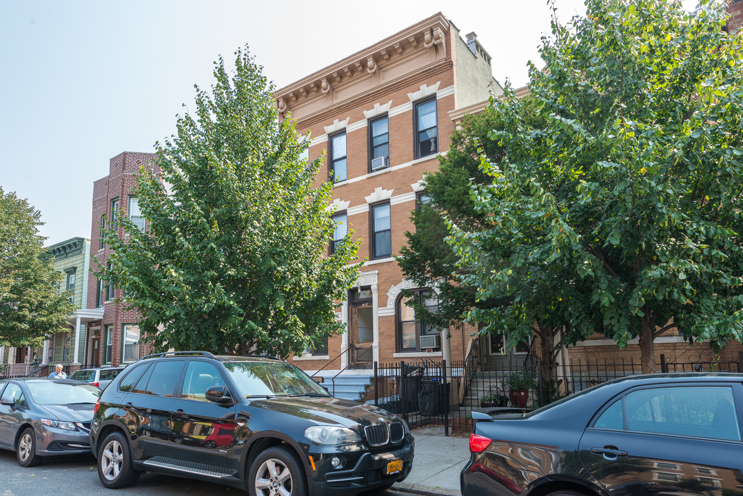 2837 38th St in Astoria, NY - Building Photo