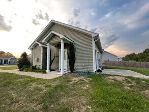 102 Padstone Ct in Dudley, NC - Building Photo - Building Photo