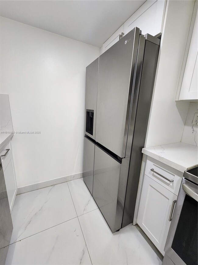 7101 Miami Lakes Dr in Hialeah, FL - Building Photo - Building Photo