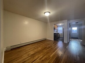 204 Christopher Columbus Dr in Jersey City, NJ - Building Photo - Building Photo