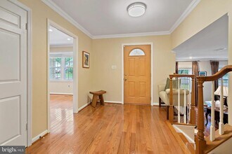 1719 Larkmeade Dr in Vienna, VA - Foto de edificio - Building Photo