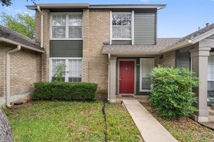 1015 E Yager Ln in Austin, TX - Building Photo