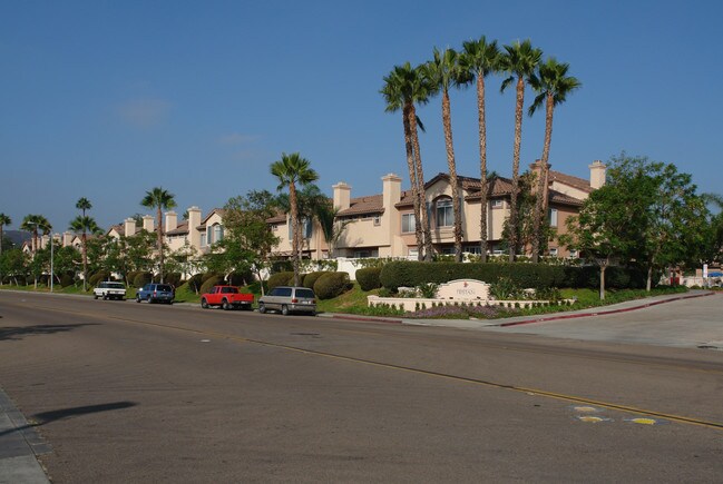 Fieldstone Tristan in El Cajon, CA - Foto de edificio - Building Photo