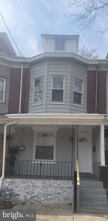 491 Stuyvesant Ave in Trenton, NJ - Building Photo